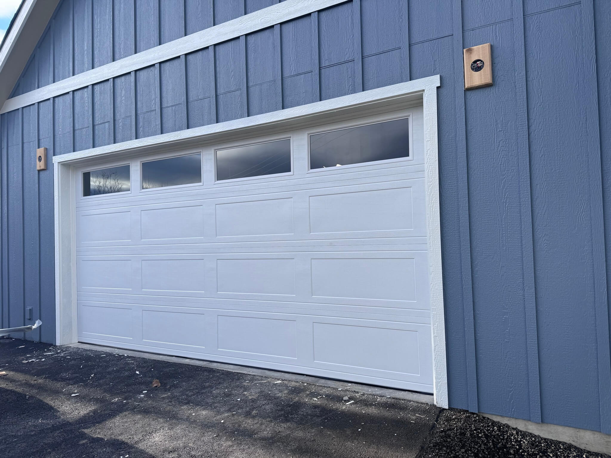 double white garage door installed by davis garage doors